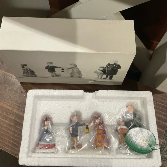 A peaceful glow on Christmas Eve dept 56 - Picture 2 of 2